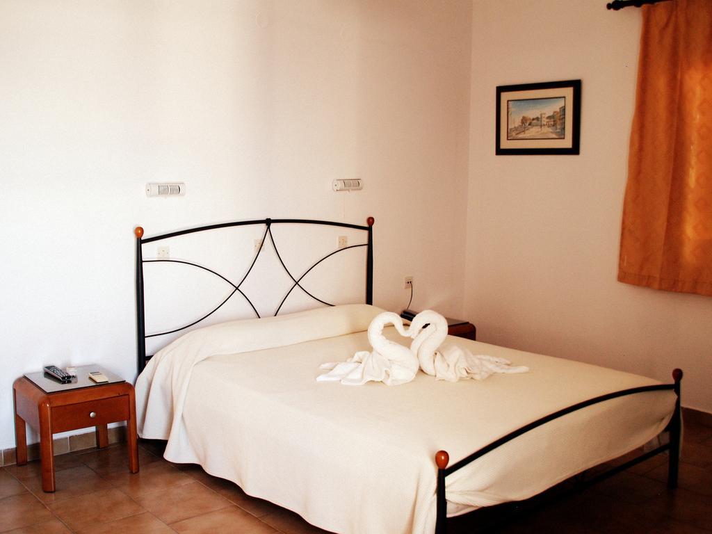 Blue Bay Hotel Skala  Bagian luar foto